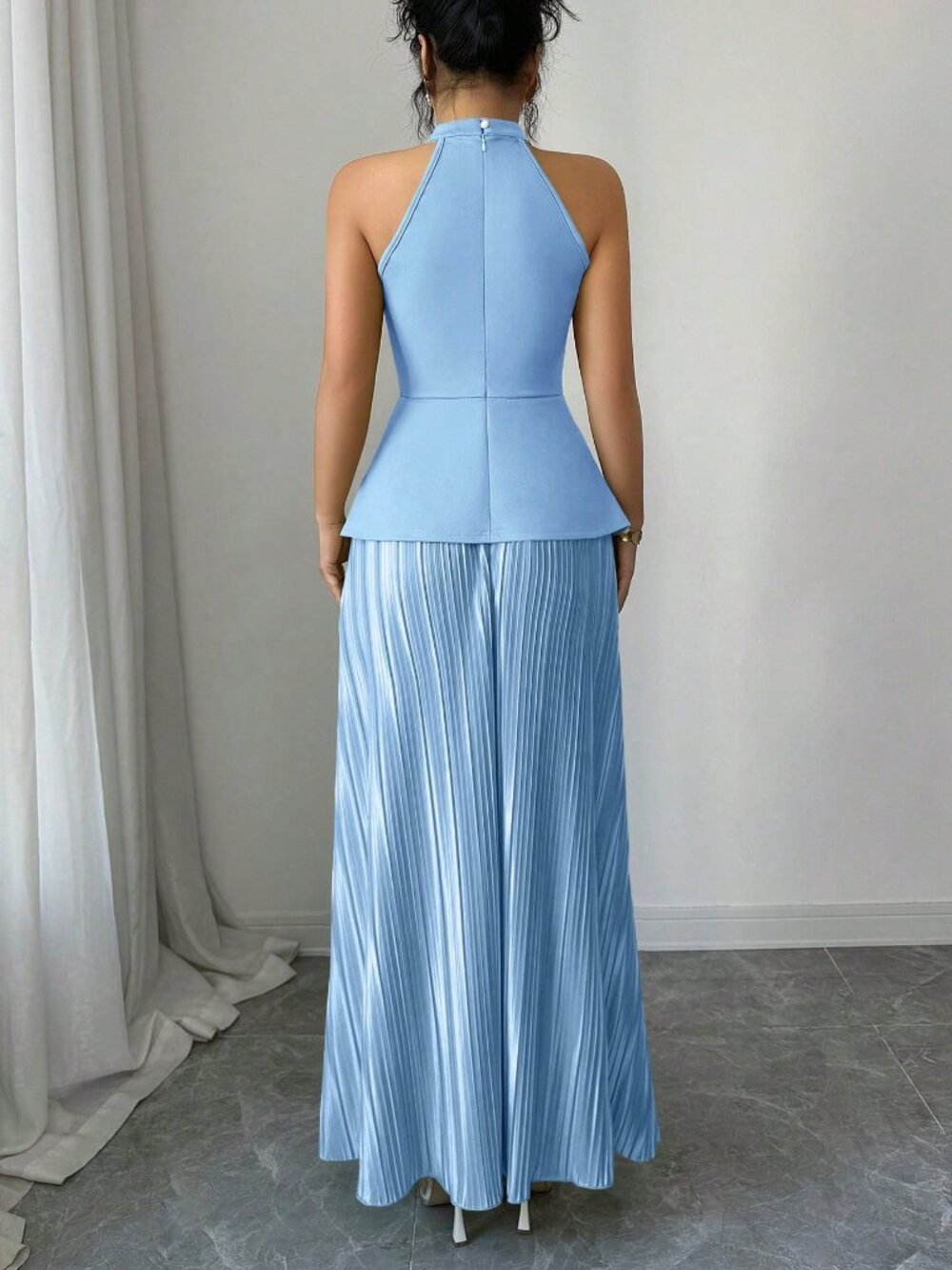 Baby Blue Green Elegant Women's Sleeveless Pleated Long Dress - Picture 2 of 7